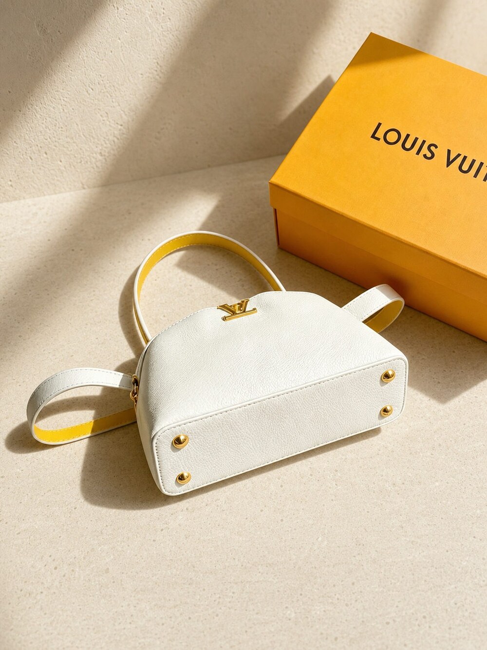 Louis Vuitton White Taurillon Capucines Handbag with Gold Hardware - Picture 6 of 7